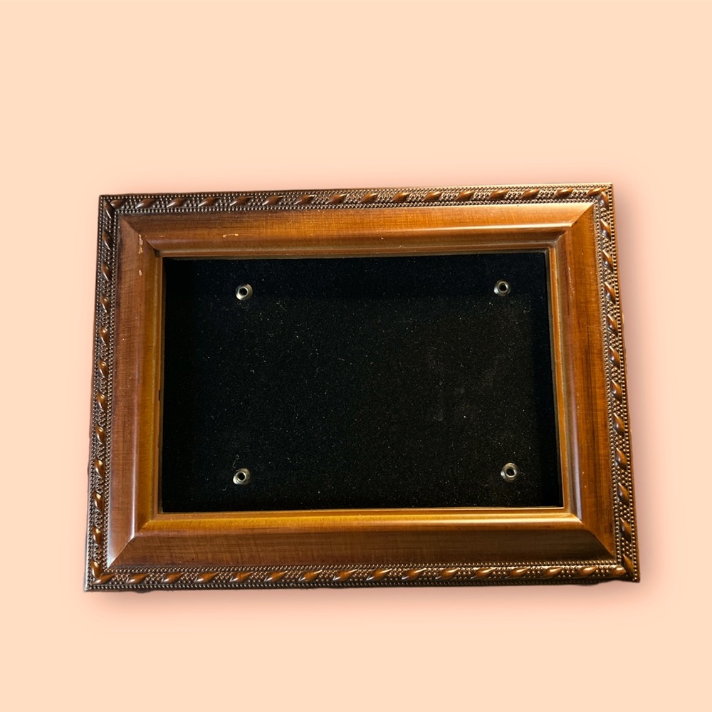 Vintage a saw music box